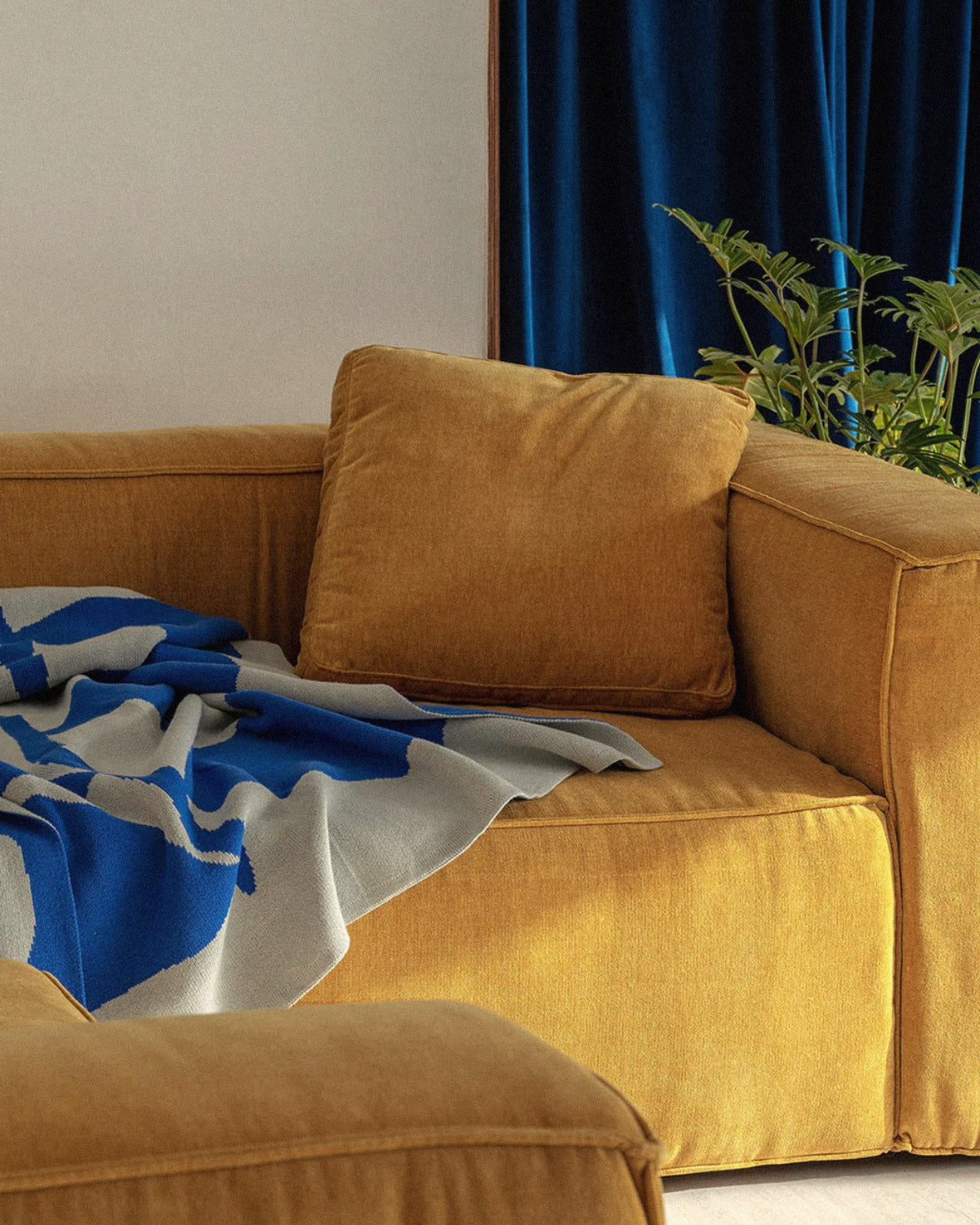Leve Cushion - Fabric 1
