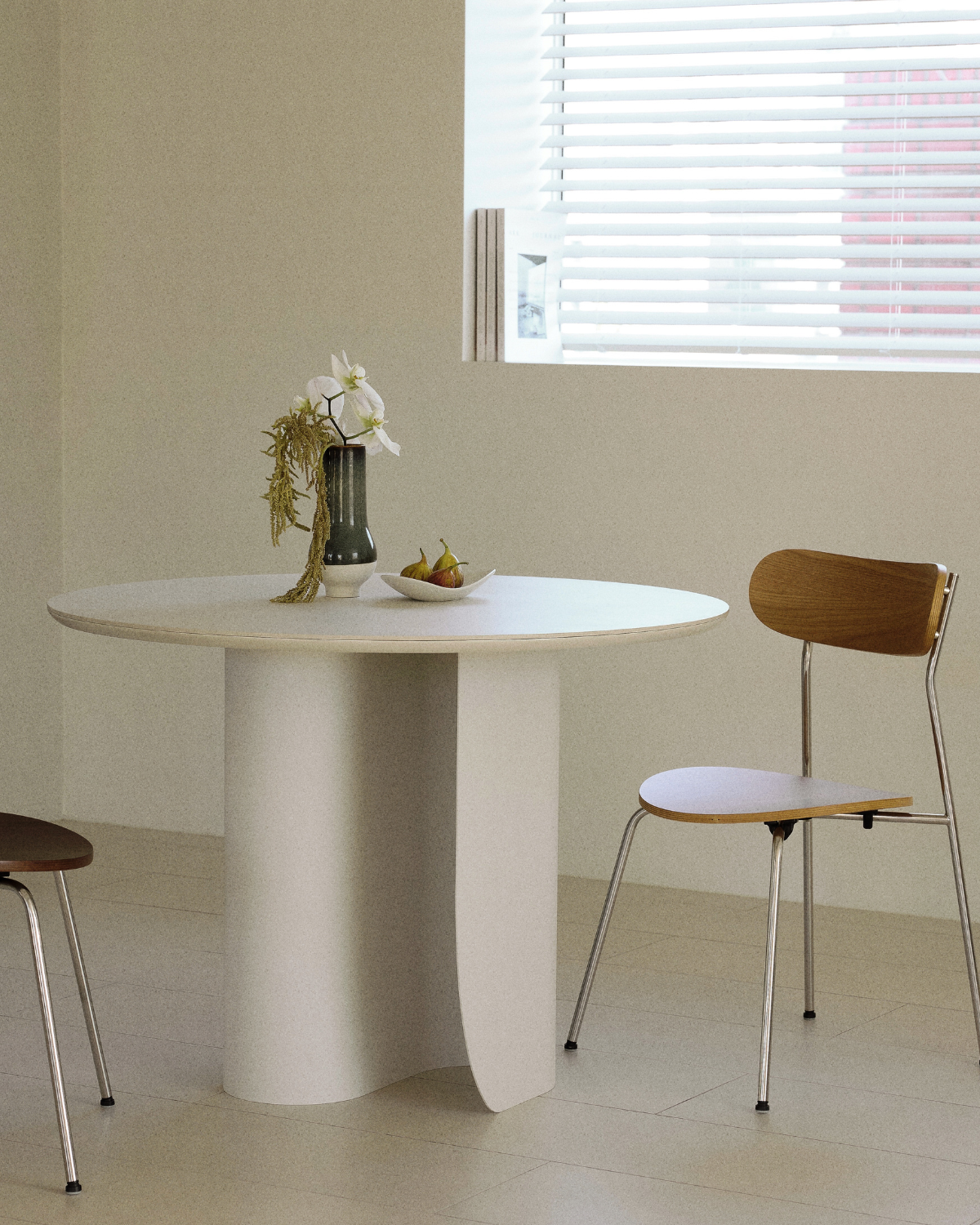 Silhouette Round Table - Nano Light