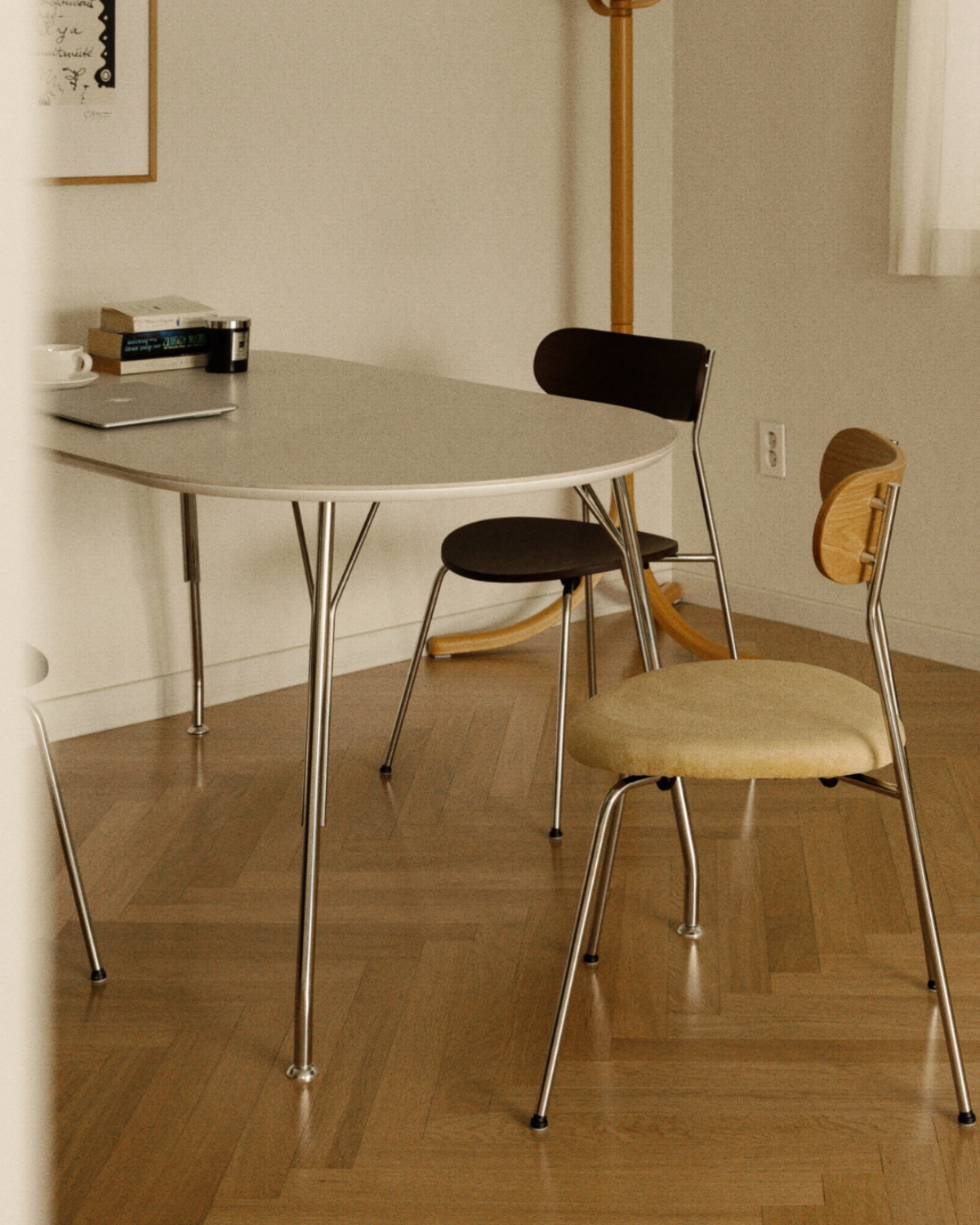 Prop Oval Table - Ceramic