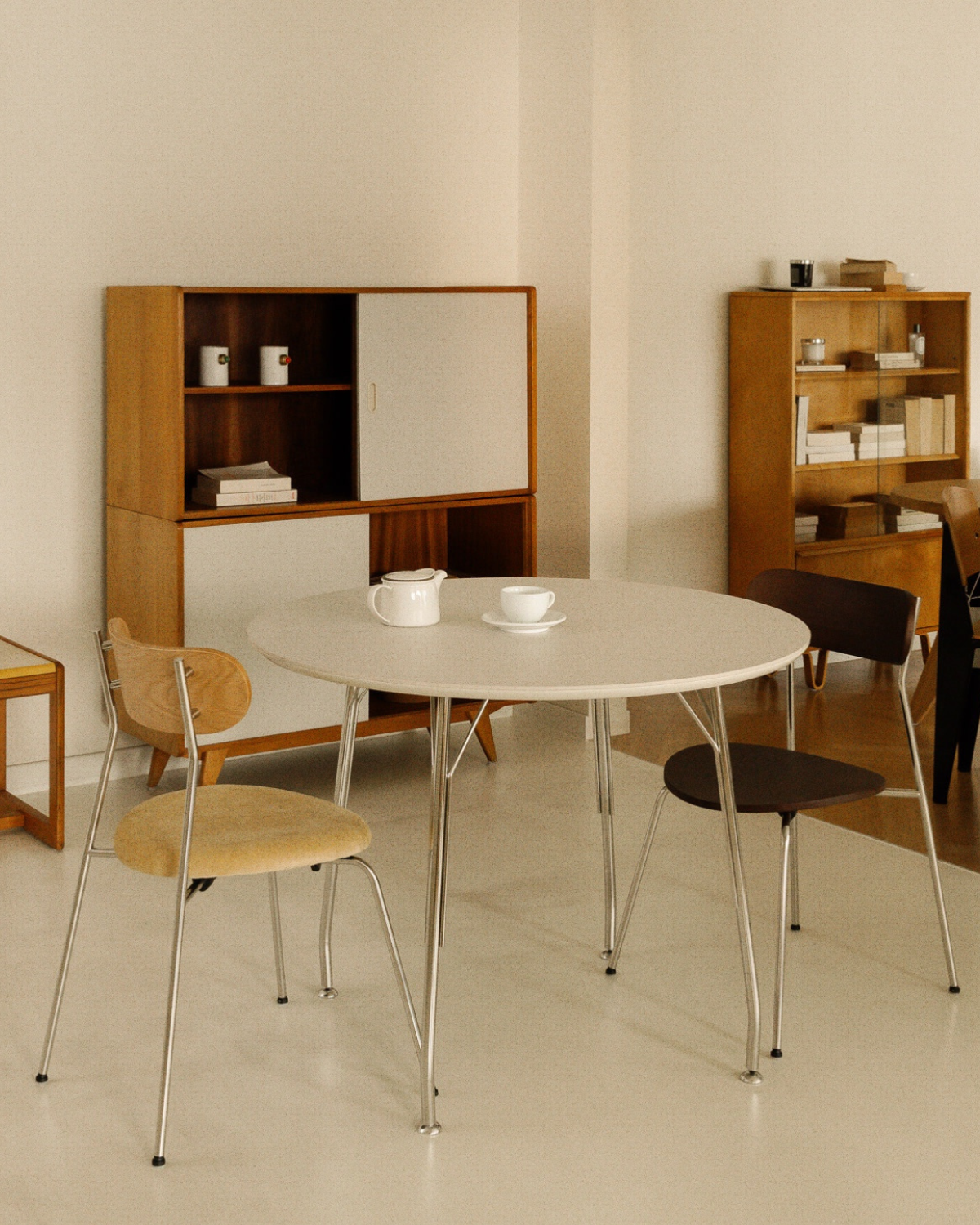 Prop Round Table - Ceramic