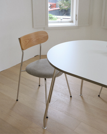 Prop Oval Table - Essential