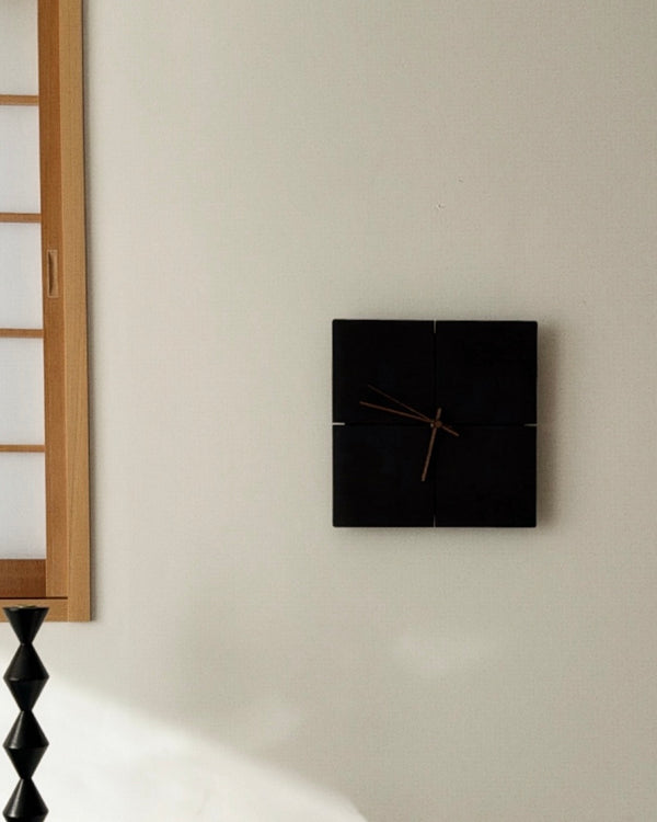 EMITDOOG square clock